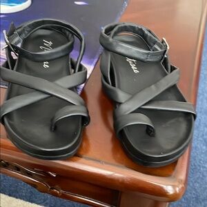 Black Strappy Sandals,Brand:Matisse.high quality, with arch,comf walking.New .